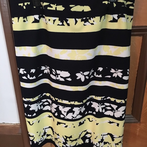 Floral Pattern Pencil Skirt - Picture 1 of 5